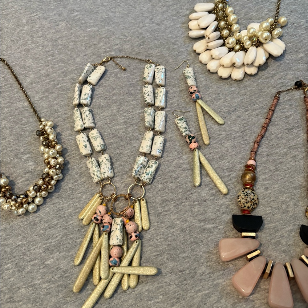 Elegant Cream and Gold Necklace Set